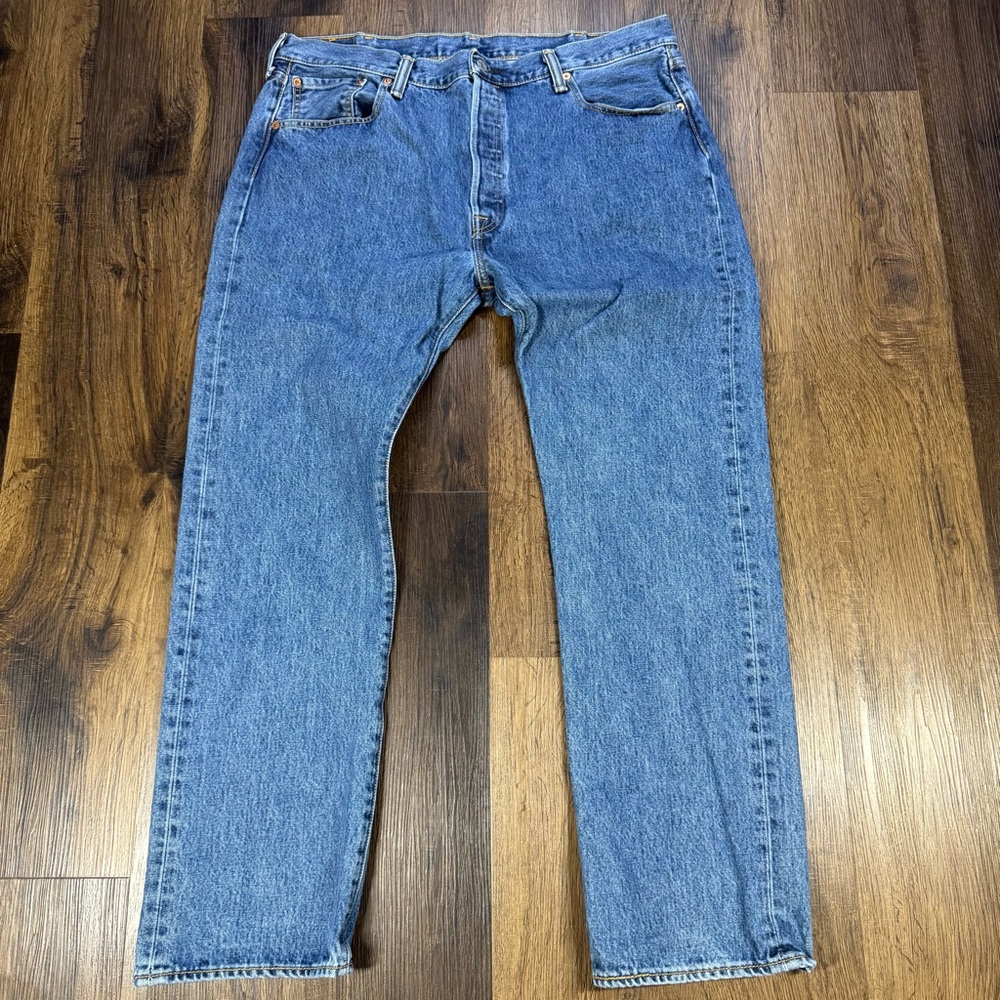 Levi’s 501 Straight Jeans Men’s Size 40x32 Classic Fit Blue Denim Button Fly